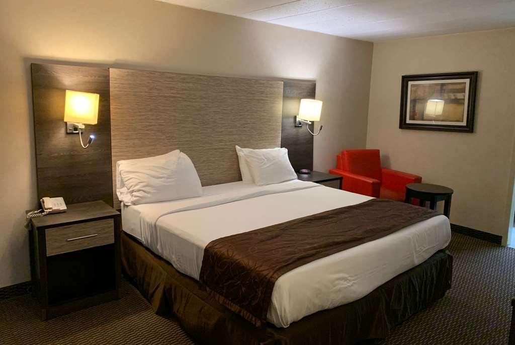 Ramada By Wyndham Rockville Centre Room photo
